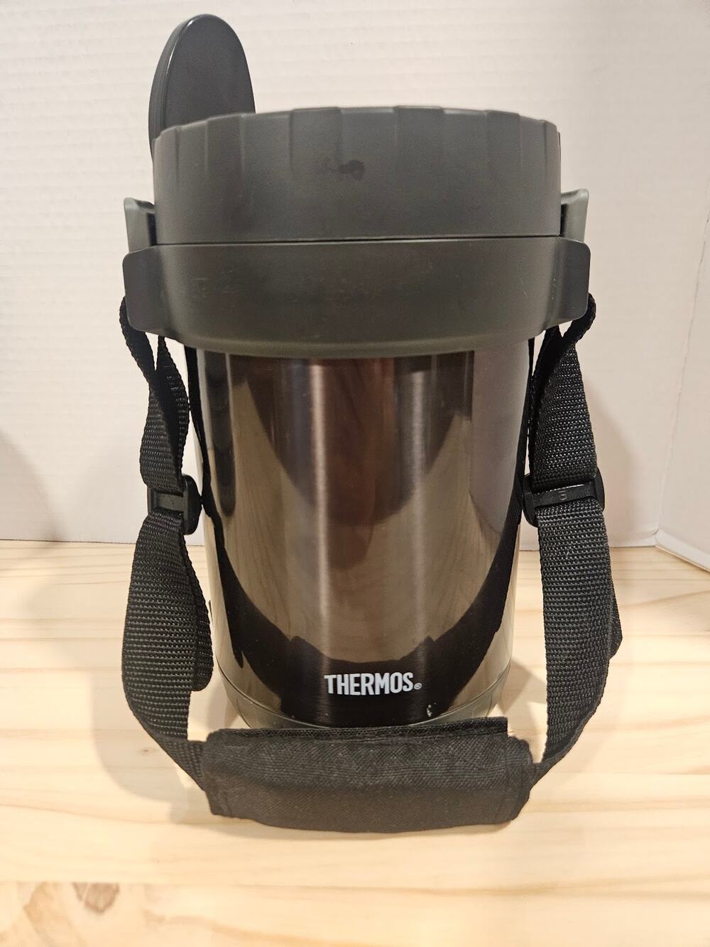 Thermos Vacuum Insulated All-In-One Meal Carrier w Spoon - JBG-1800SM4